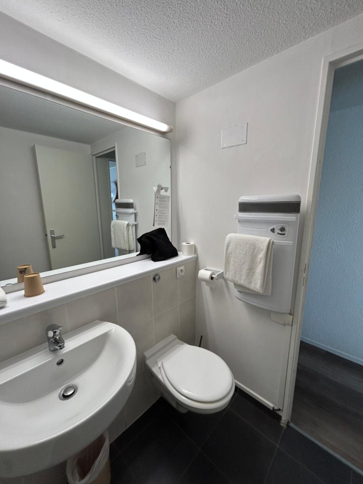 Hotel Campanile Sable-Sur-Sarthe Vion Exterior foto