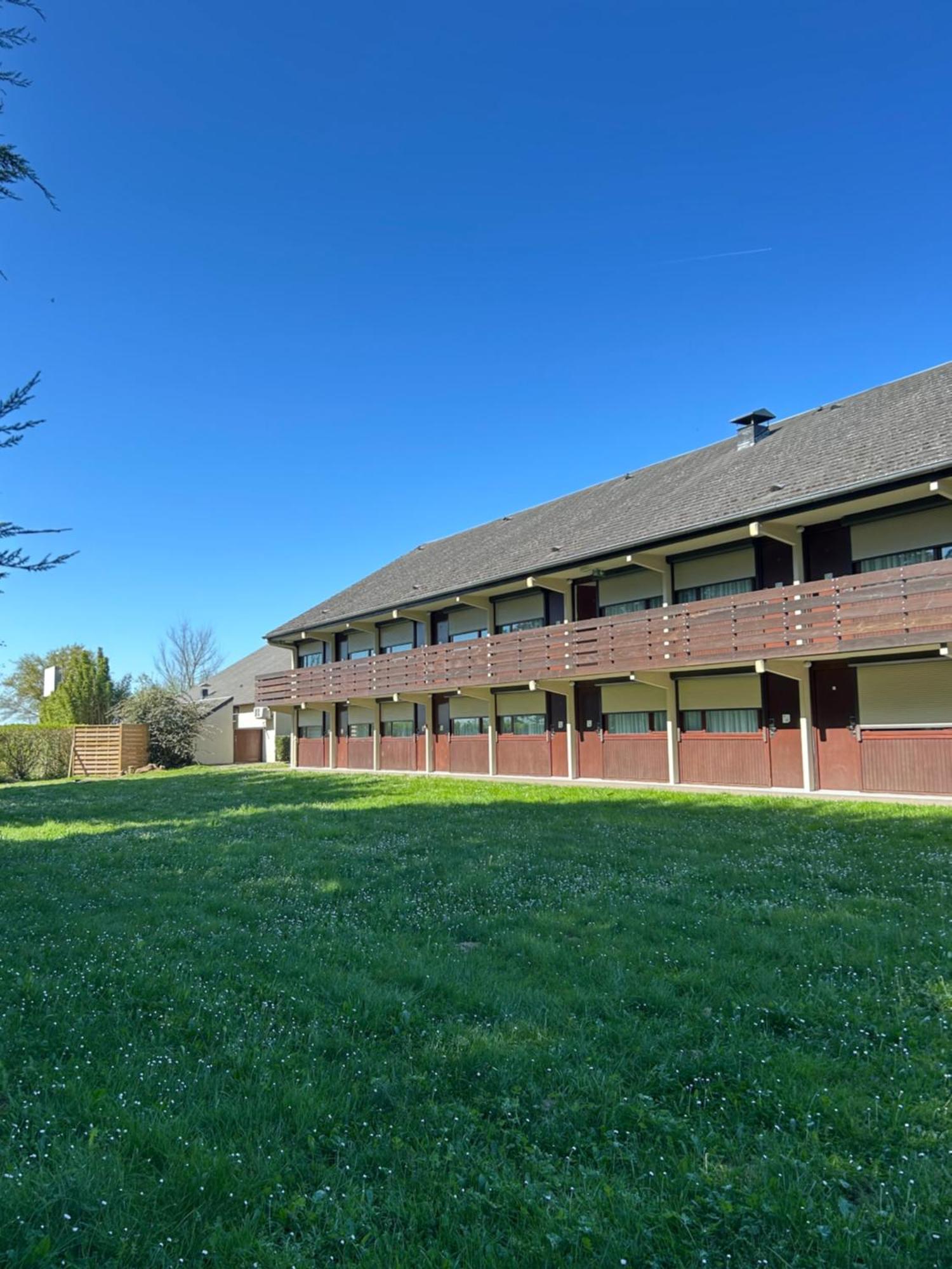Hotel Campanile Sable-Sur-Sarthe Vion Exterior foto