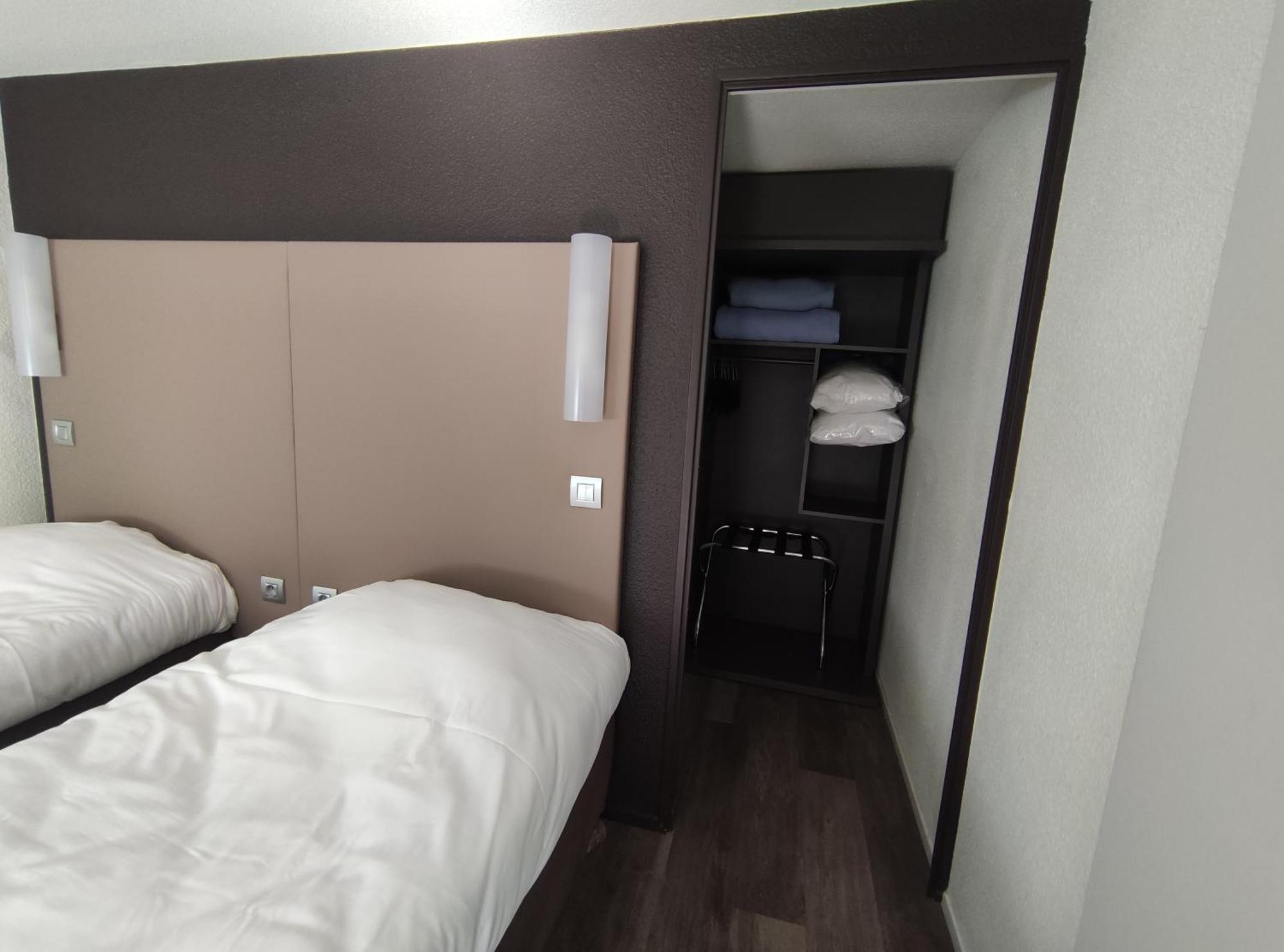 Hotel Campanile Sable-Sur-Sarthe Vion Exterior foto