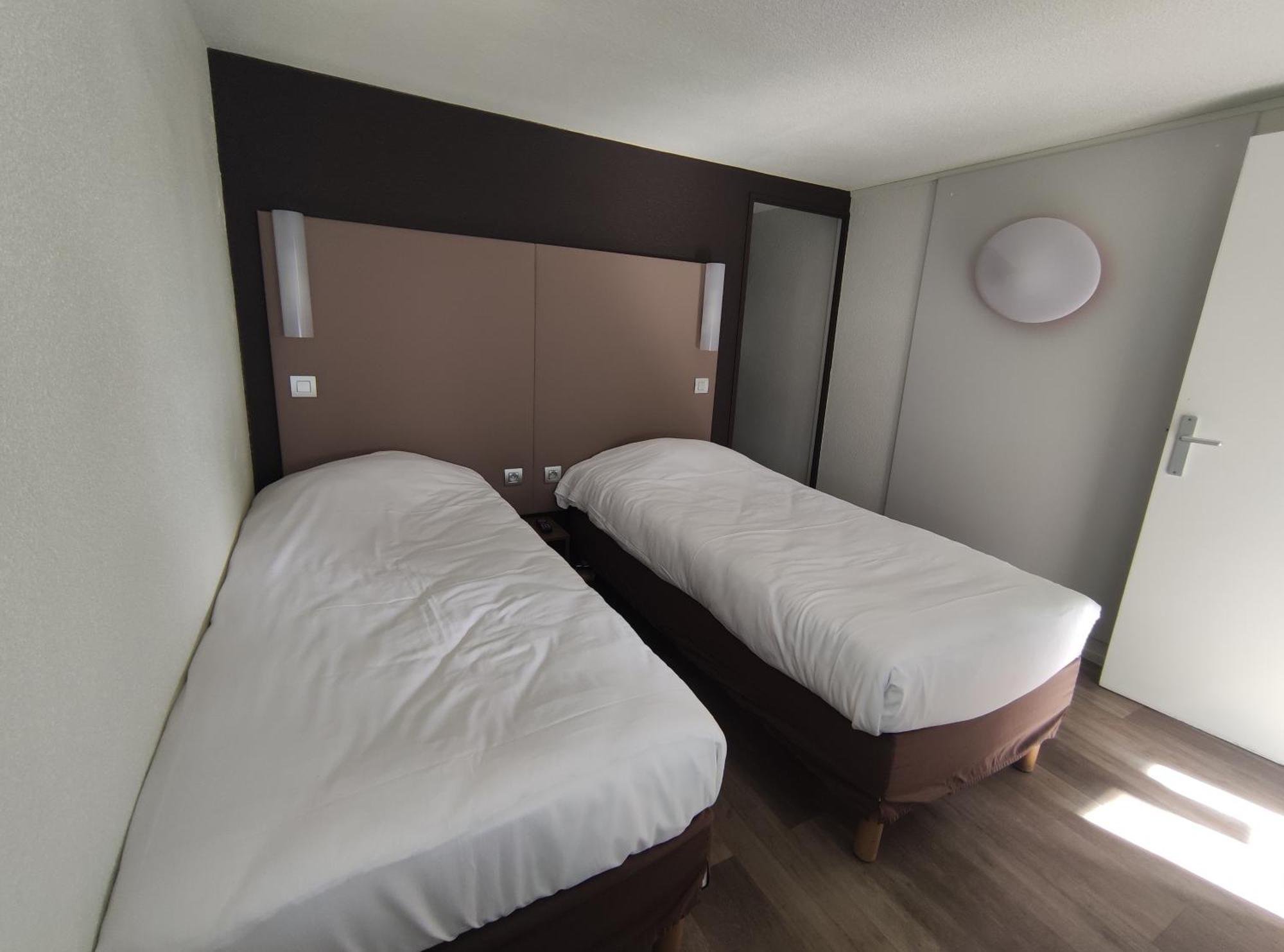Hotel Campanile Sable-Sur-Sarthe Vion Exterior foto