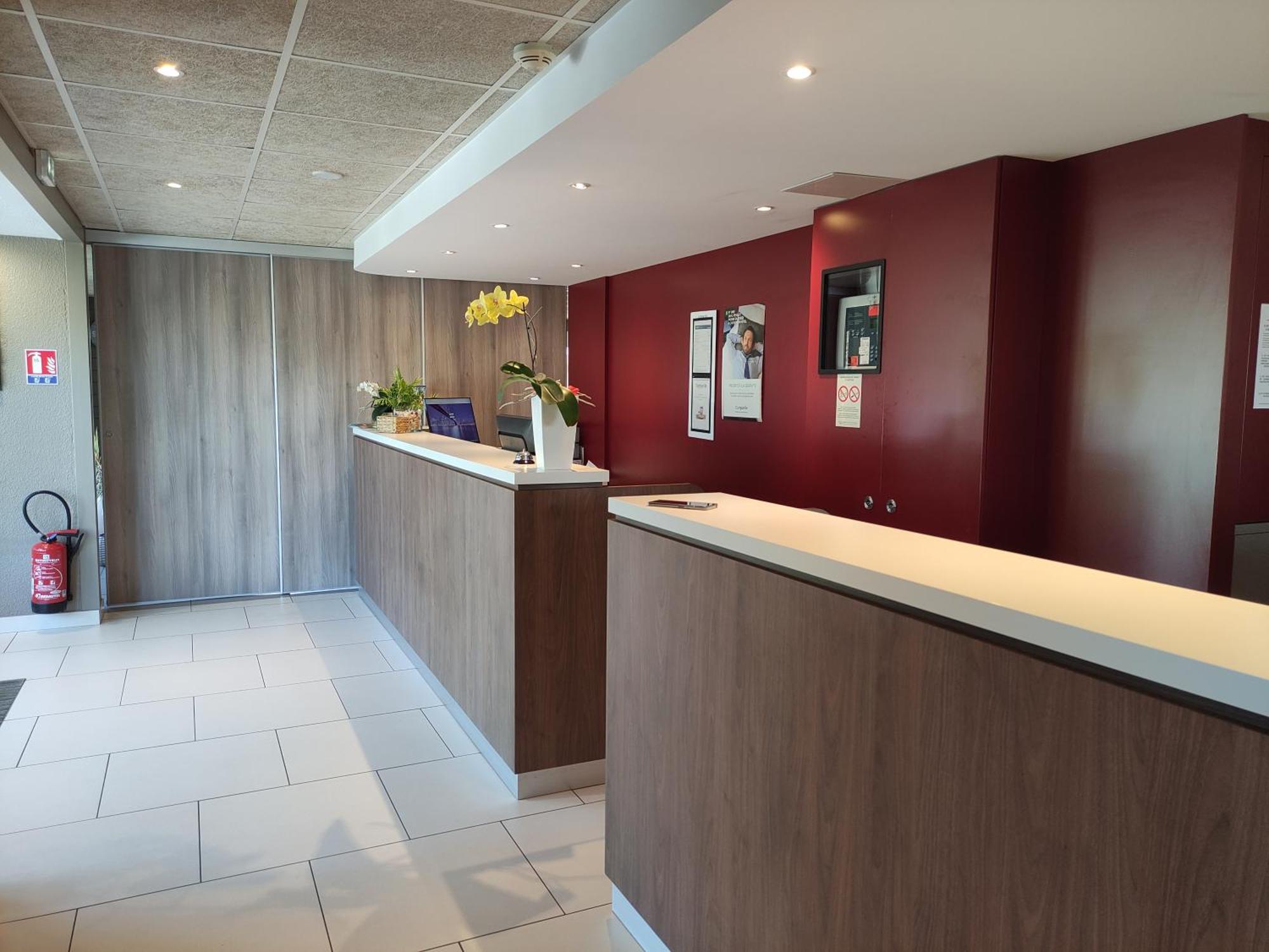 Hotel Campanile Sable-Sur-Sarthe Vion Exterior foto